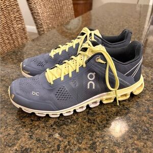 ON Cloud Cloudflow women’s size 8 smoke/limelight Sneakers